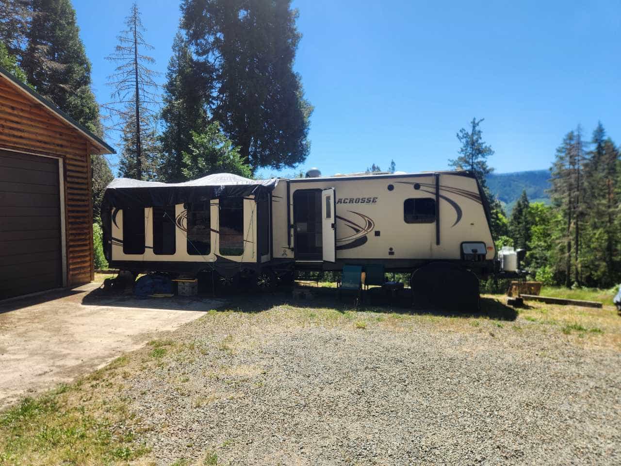 2017 38' Luxury Lite 327 RES