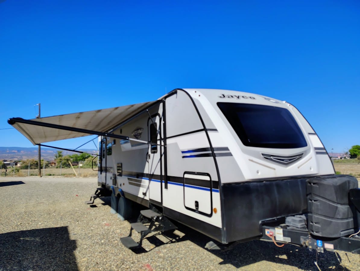 2018 33' White Hawk 28RL