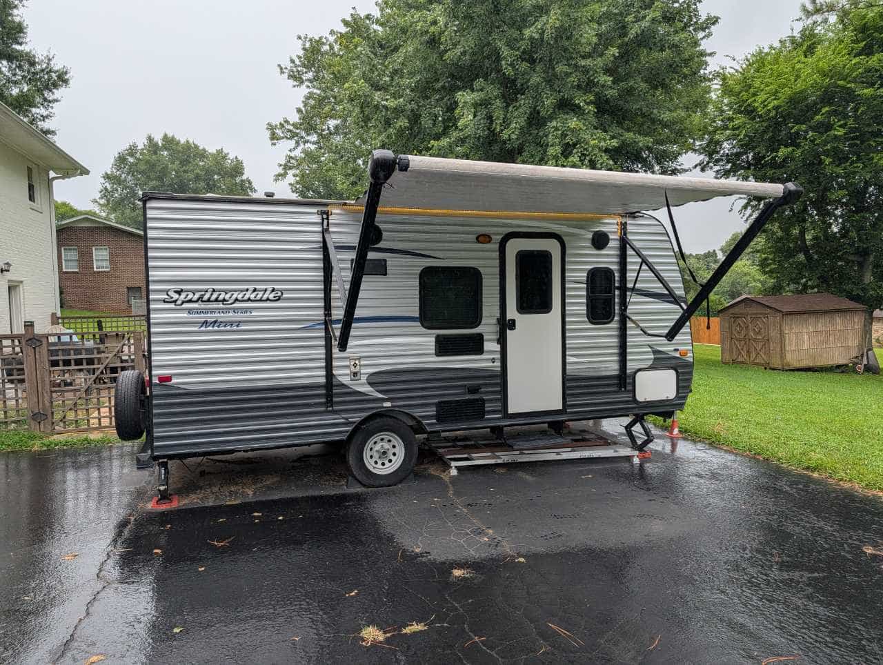 2017 21' Summerland Mini 1800BH