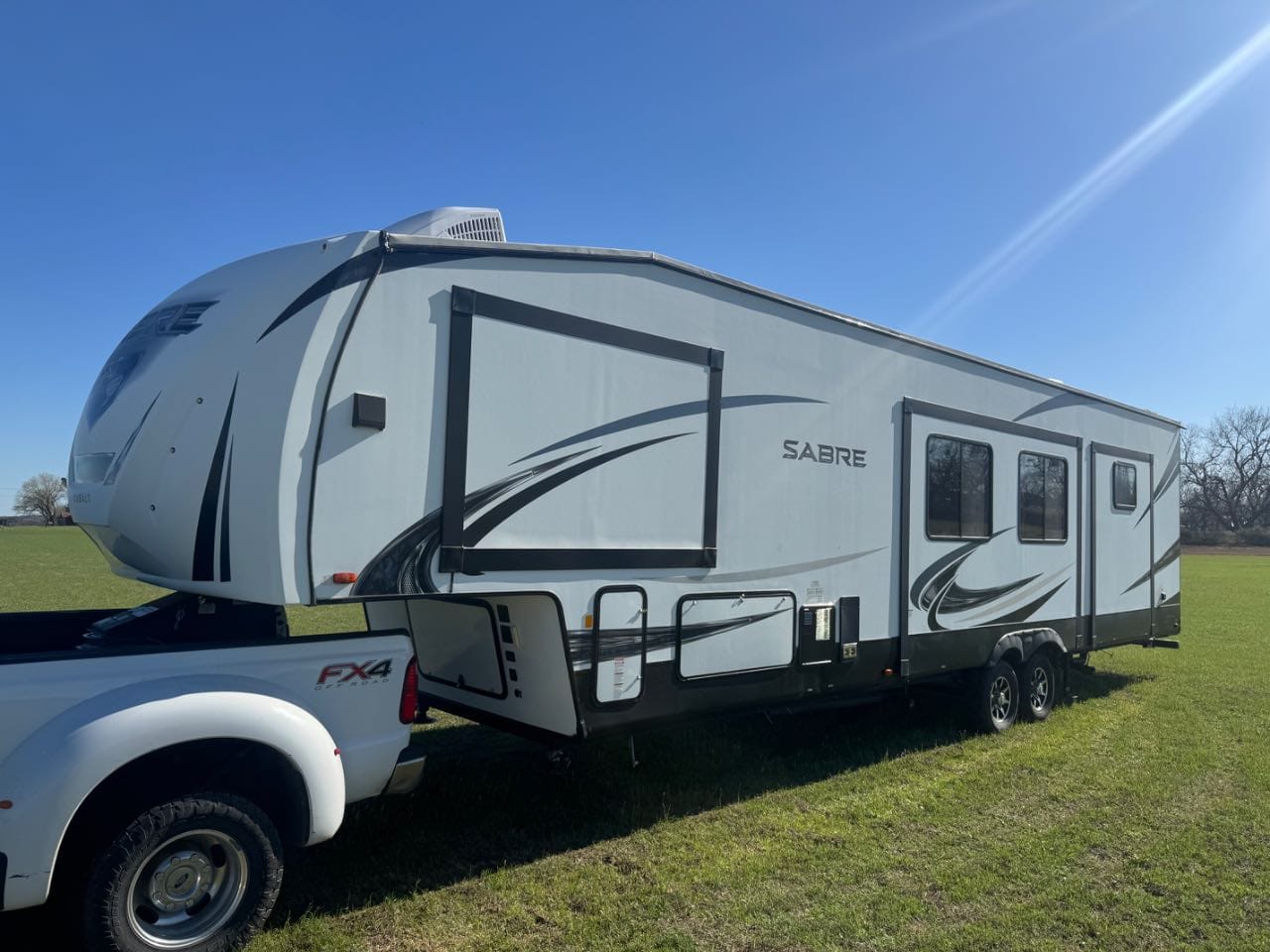 2020 38' Sabre
